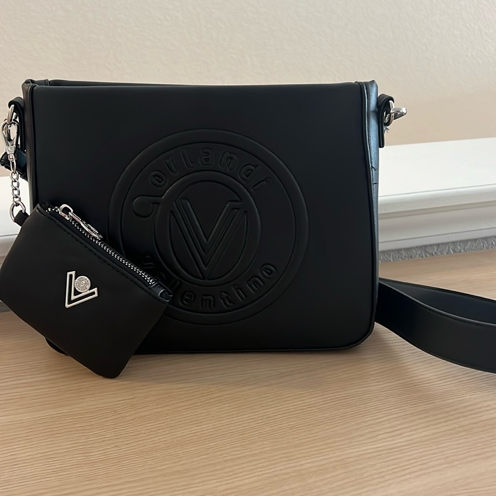 ORLANDI VALENTINO CROSSBODY WITH ZIPPERED POUCH